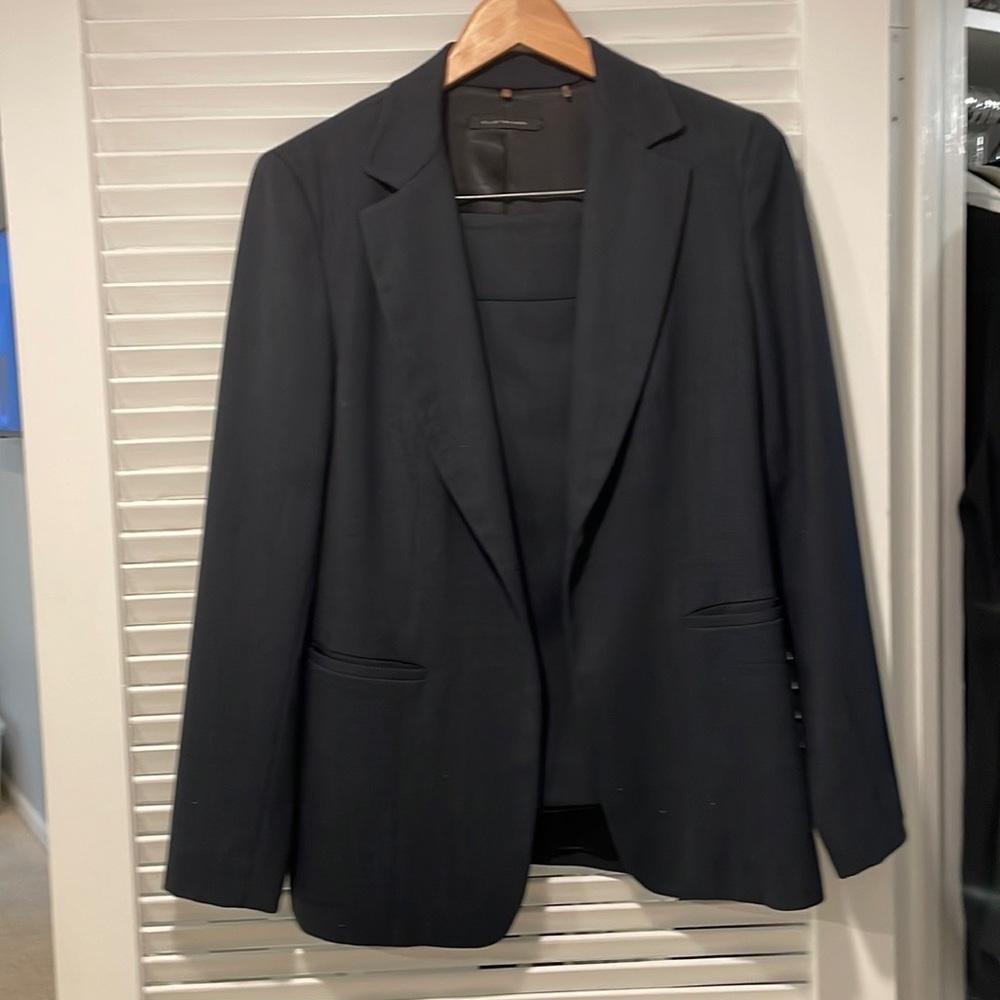 Elie Tahari straight skirt suit
